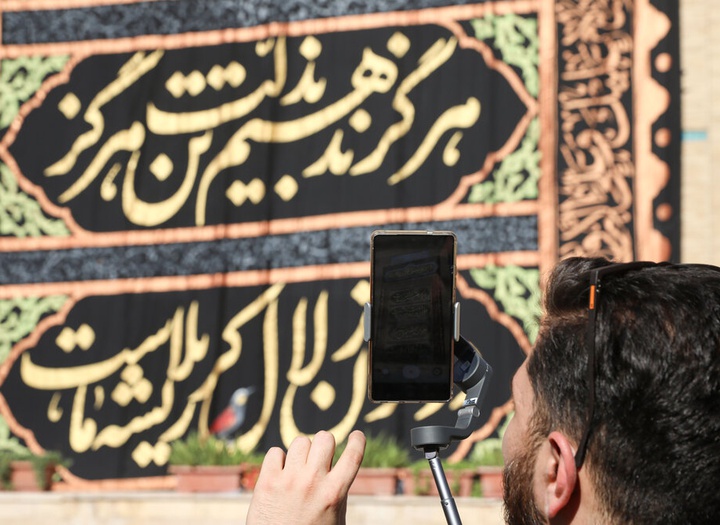 پیکار علیه ظالمان پیشه ماست؛ رونمایی از شاهکار خوشنویسان عاشورایی در حوزه هنری