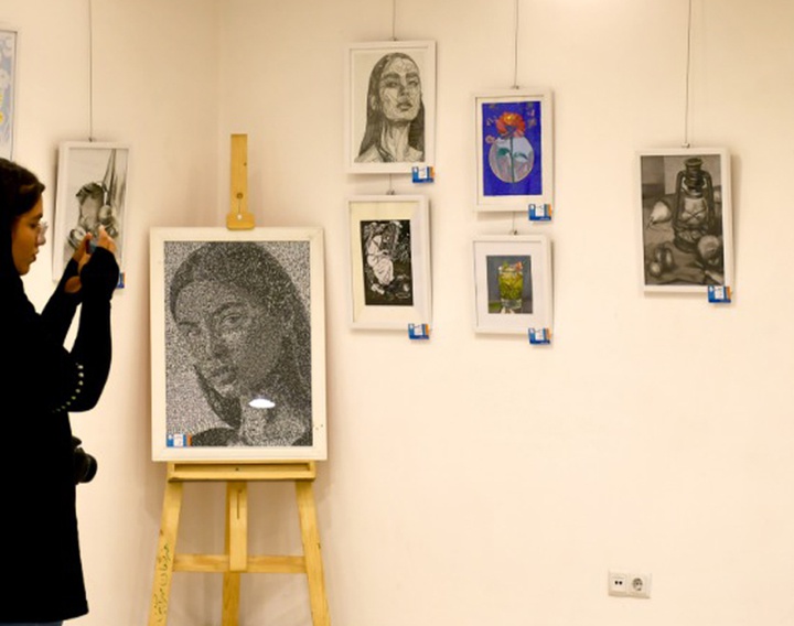 نمایشگاه آثار هنرآموزان و هنرجویان هنرستان مهرآئین استان البرز در گالری ماه زاد