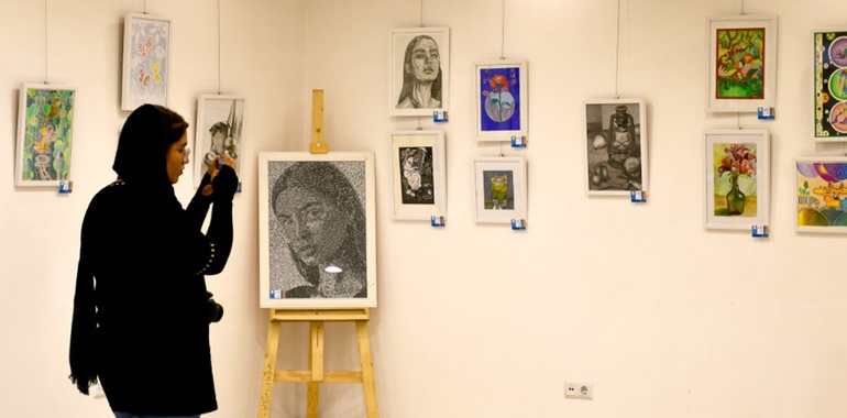 نمایشگاه آثار هنرآموزان و هنرجویان هنرستان مهرآئین استان البرز در گالری ماه زاد