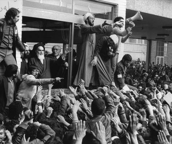 گالری عکس های مستند عباس عطار از ایران  (بخش اول، انقلاب ۱۳۵۷)