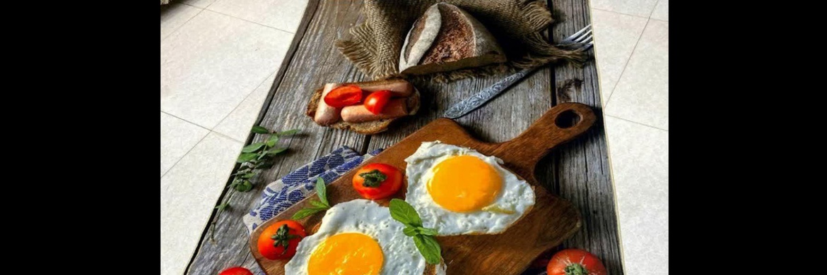 برکت؛ زیرِ پا. نقدی بر فرش هایی با تصویرِ غذا