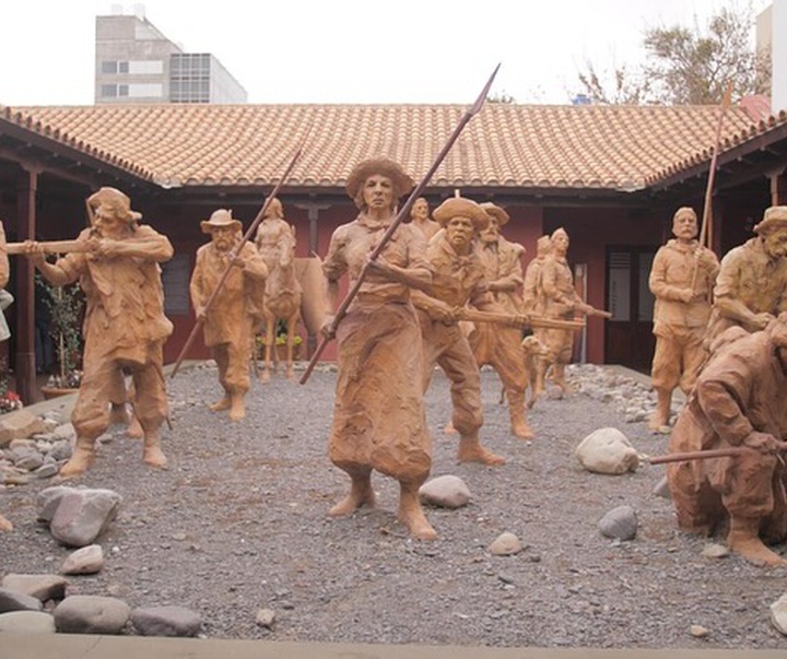 گالری مجسمه‌های کارلوس بناویدز از آرژانتین