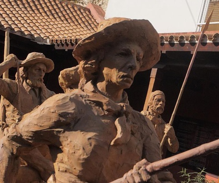 گالری مجسمه‌های کارلوس بناویدز از آرژانتین