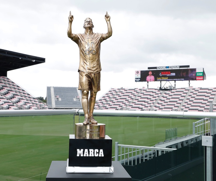 گالری مجسمه‌های کارلوس بناویدز از آرژانتین