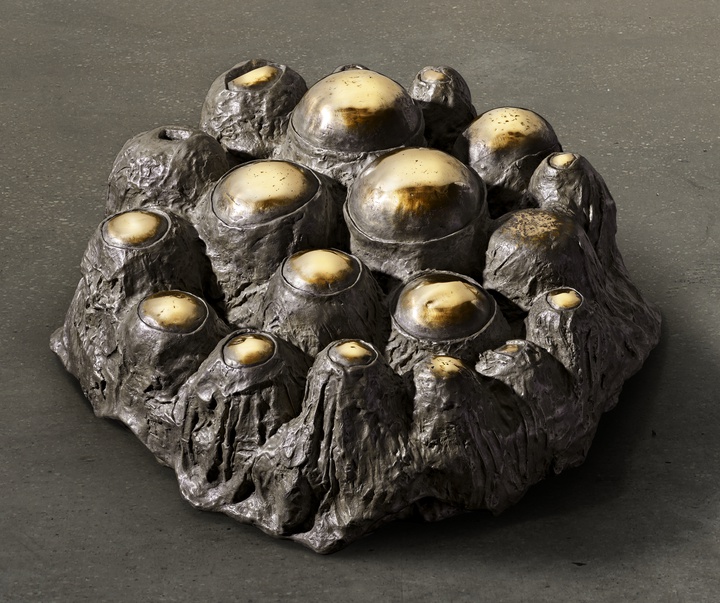 گالری مجسمه‌های لوئیز بورژوا هنرمند فرانسوی آمریکایی