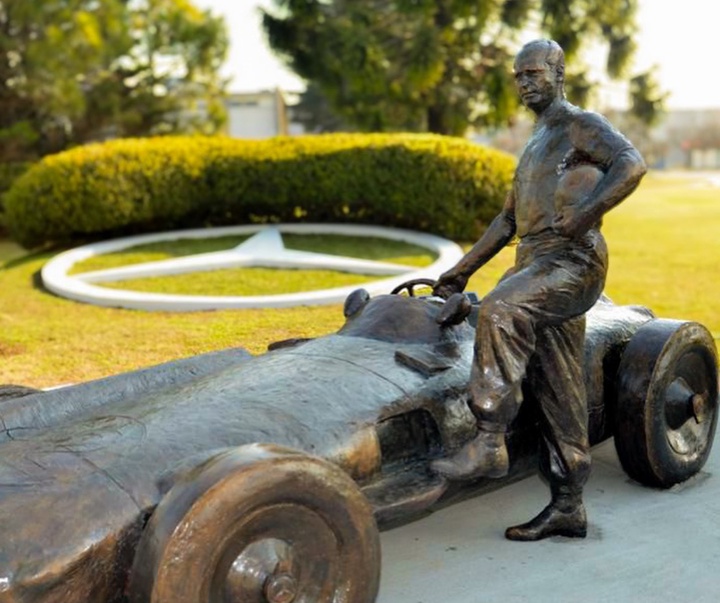 گالری مجسمه‌های کارلوس بناویدز از آرژانتین