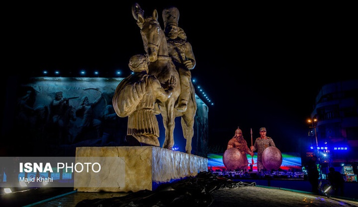 مجسمه تازه میدان انقلاب و چند ایراد