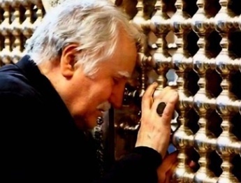 ویدئویی از سخنان استاد فرشچیان درباره طراحی ضریح حرم امام حسین (ع)