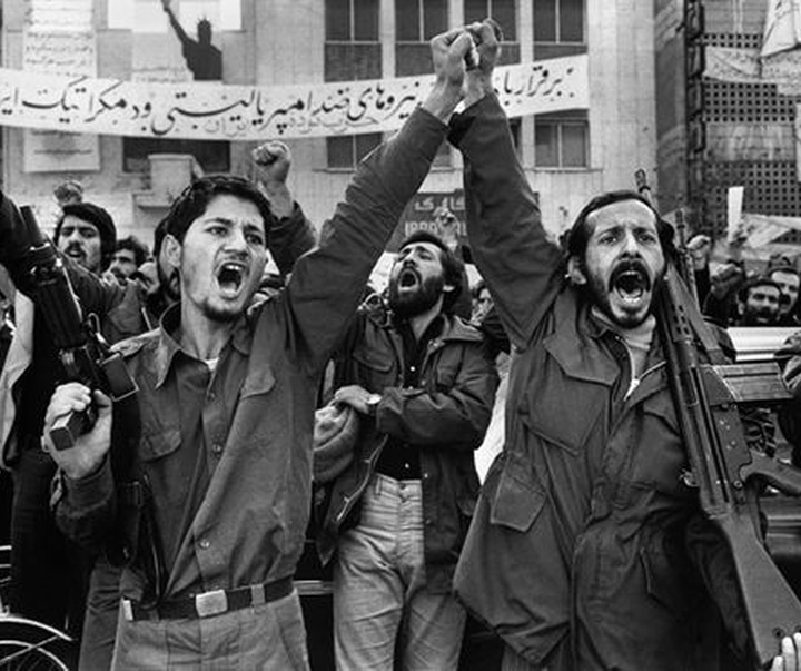گالری عکس های مستند عباس عطار از ایران  (بخش اول، انقلاب ۱۳۵۷)
