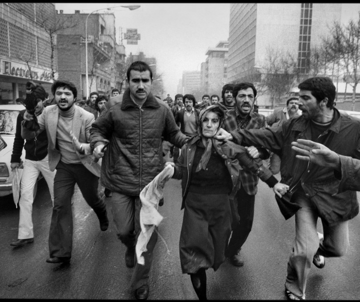 گالری عکس های مستند عباس عطار از ایران  (بخش اول، انقلاب ۱۳۵۷)