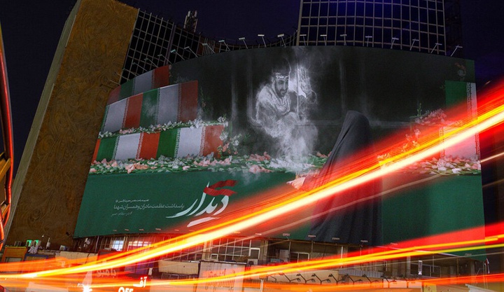 دیوارنگاره میدان ولیعصر (عج) به استقبال روز تکریم مادران شهدا رفت