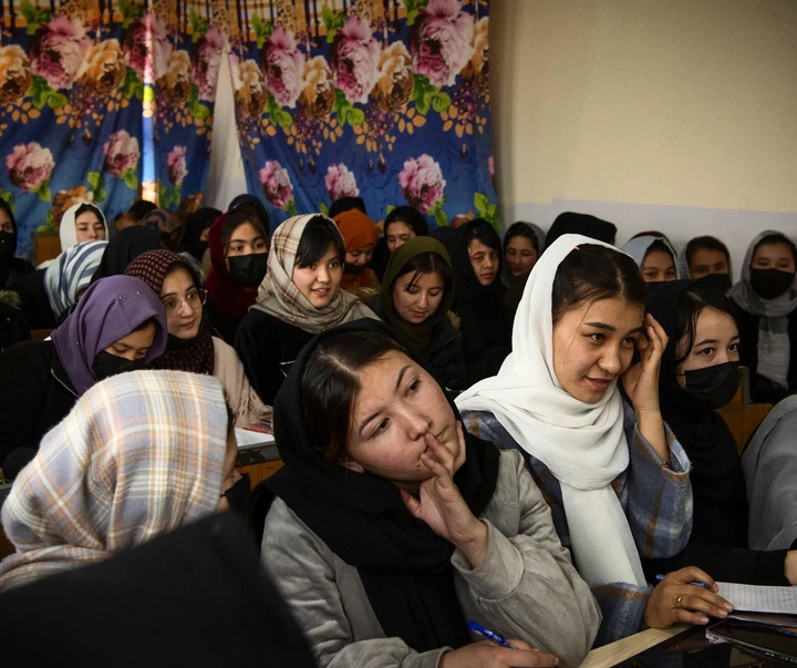 گالری عکس های کیانا حائری از ایران