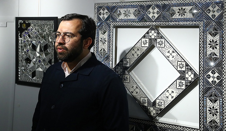 «ایوان آینه» در گالری خانه عکاسان حوزه هنری افتتاح شد