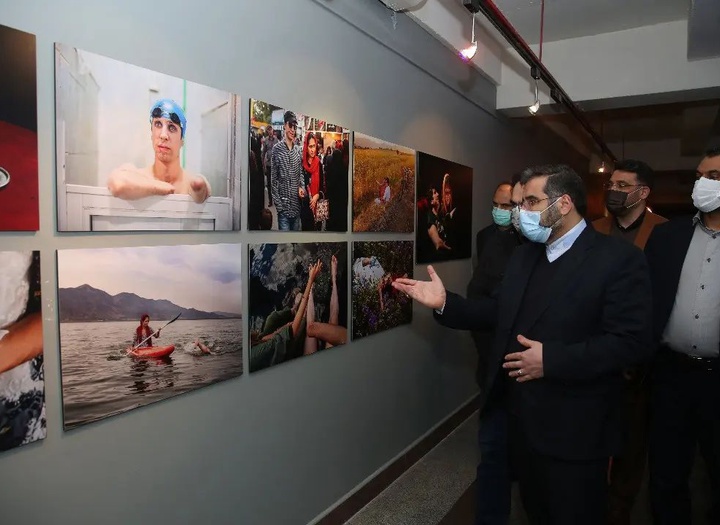 بازدید وزیر فرهنگ و ارشاد اسلامی از نمایشگاه تجسمی فجر+ عکس